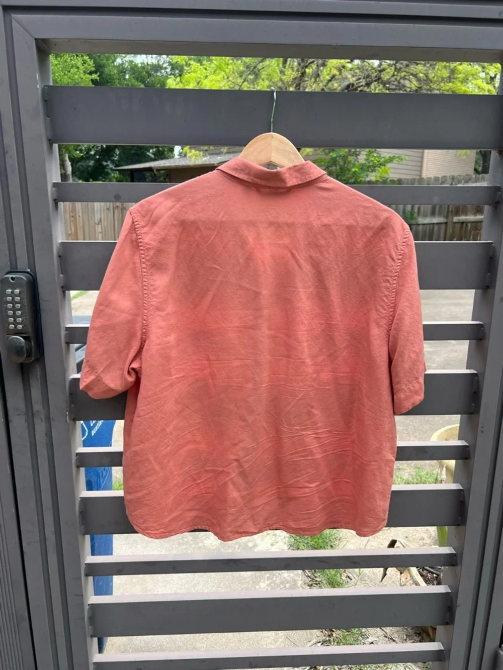 Uniqlo Linen Blend Short Sleeve Button-Up – Rose / Coral – Size L - Picture 2 of 4